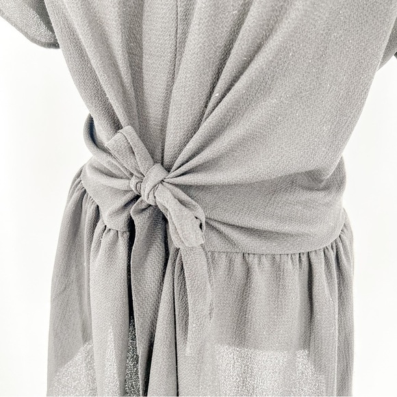 Entro black top with a tie on the front - Picture 2 of 5